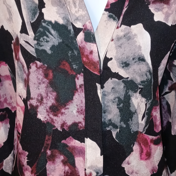 Ivanka Trump Blouse Size Small Hidden Buttons Black with Floral - Picture 12 of 12